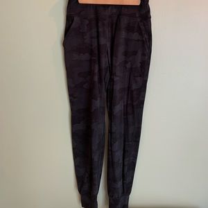 lululemon Align Jogger 28” in Black Camo